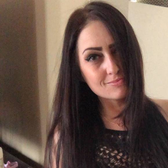 Meet your Posher, Amanda - Picture 1 of 2